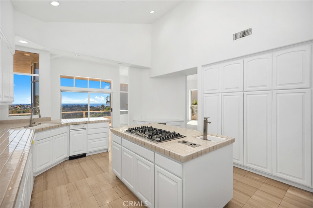 4 Tesoro San Clemente, CA 92673 - Photo 21 of 60 Kitchen with Ocean views