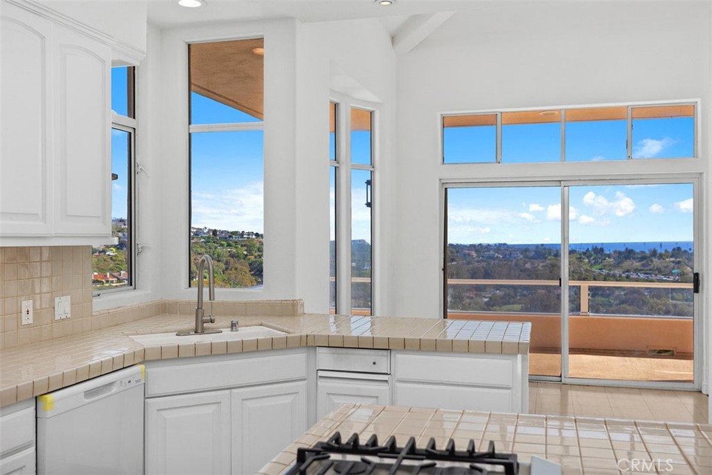 4 Tesoro San Clemente, CA 92673 - Photo 26 of 60 Kitchen with Ocean views