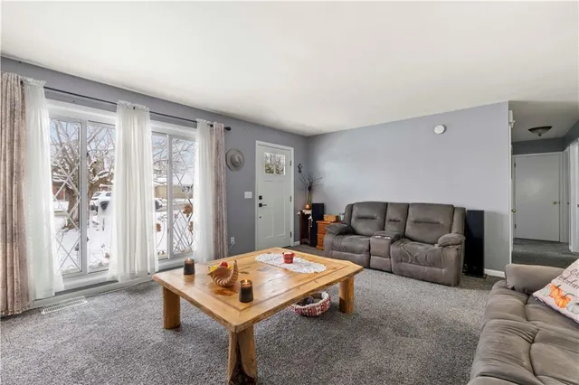 $200,000 | 308 Eisenhower Drive, Natrona Heights, PA 15065