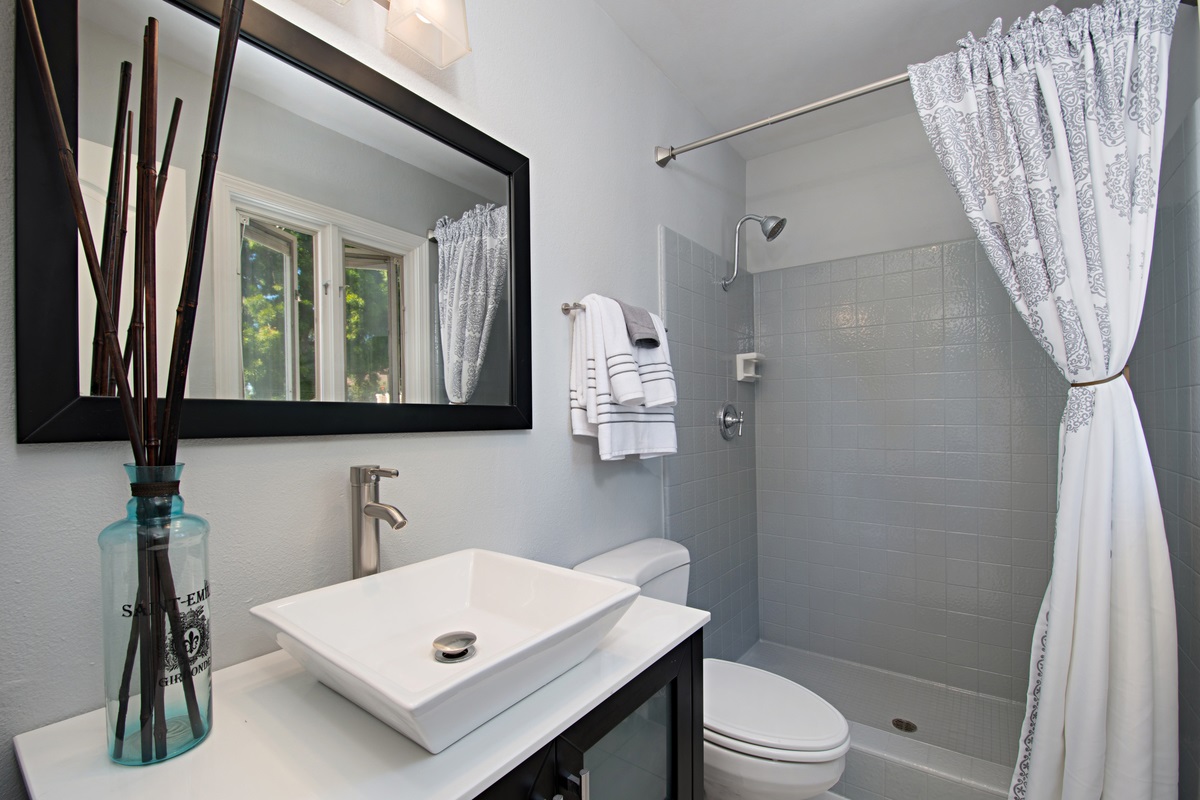 1692 Burgundy Road Encinitas, CA 92024 - Photo 9 of 25