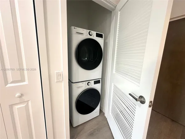 $1,900 | 20 Northeast 19th Avenue, Unit 304, Pompano Beach, FL 33060