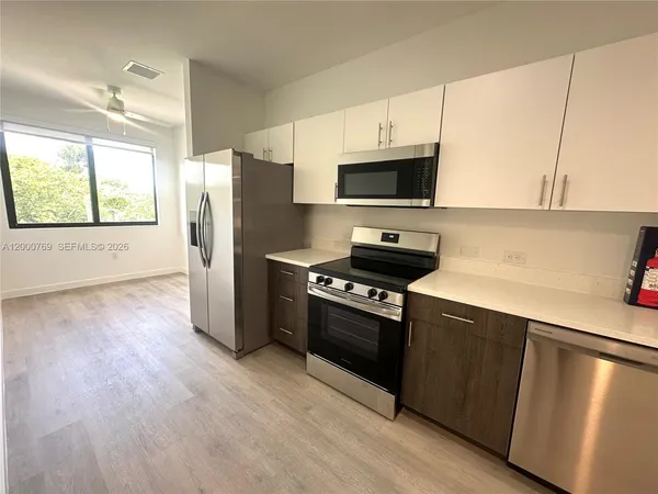 $1,900 | 20 Northeast 19th Avenue, Unit 304, Pompano Beach, FL 33060