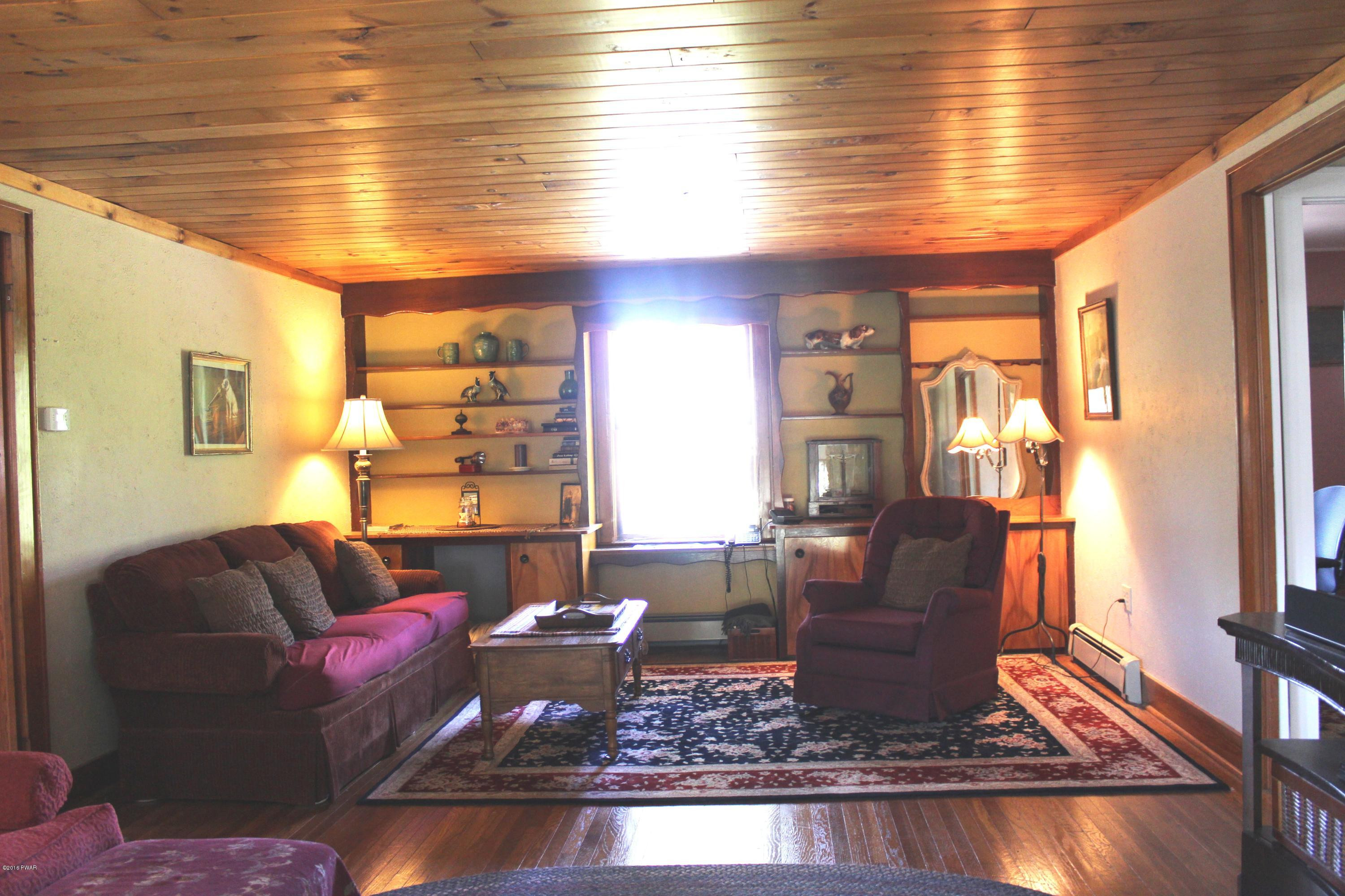 906 Stock Farm Road Lake Ariel, PA 18436 - Photo 15 of 37 Family Room View 2