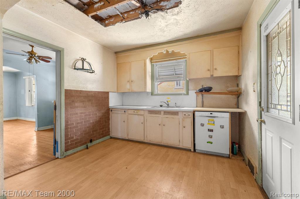4391 Kendall Road Warren, MI 48091 - Photo 13 of 40