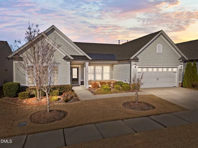 a picture of a wall with white and white walls