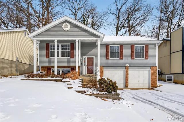 $325,000 | 557 Woodlyn Crossing, Ballwin, MO 63021