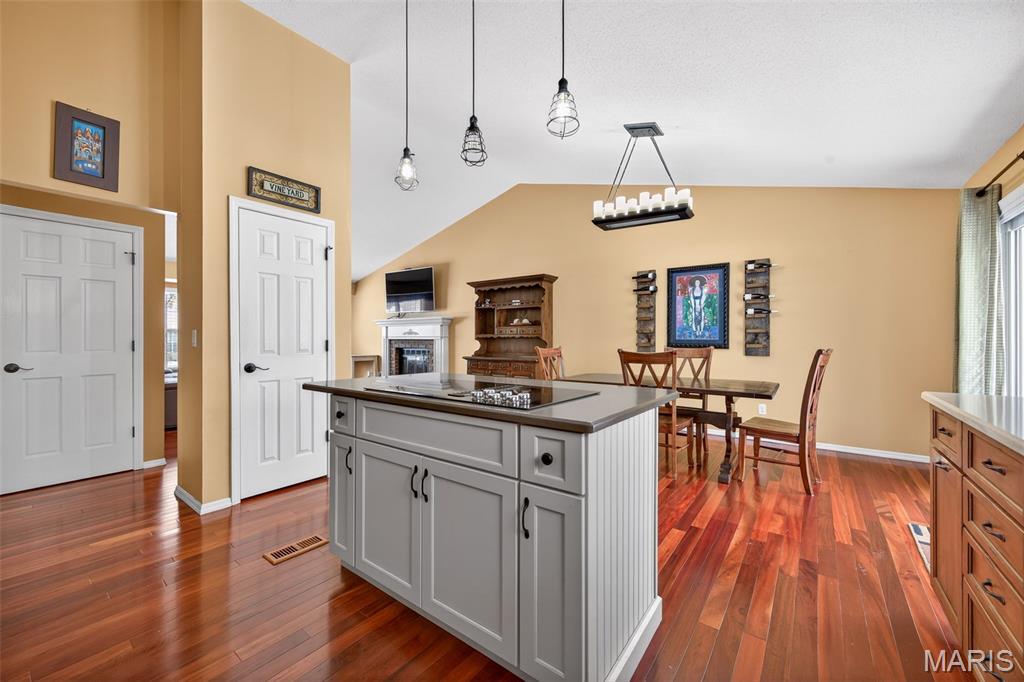 557 Woodlyn Crossing Ballwin, MO 63021 - Photo 14 of 28