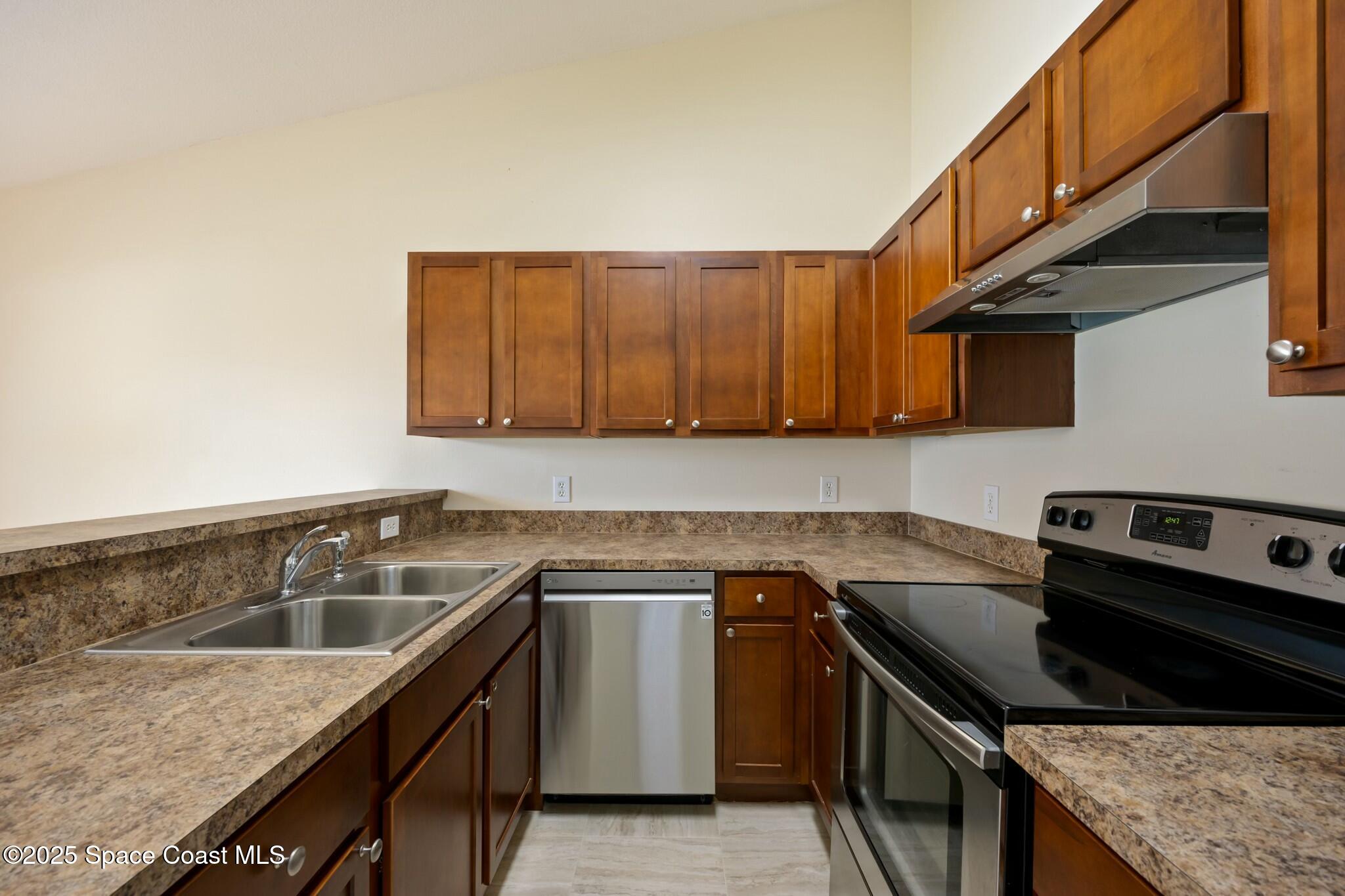 2042 Foxwood Drive Melbourne, FL 32935 - Photo 17 of 47 tempImage4KLycb