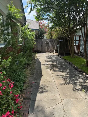 $950 | 1634 1/2 Branard Street, Houston, TX 77006