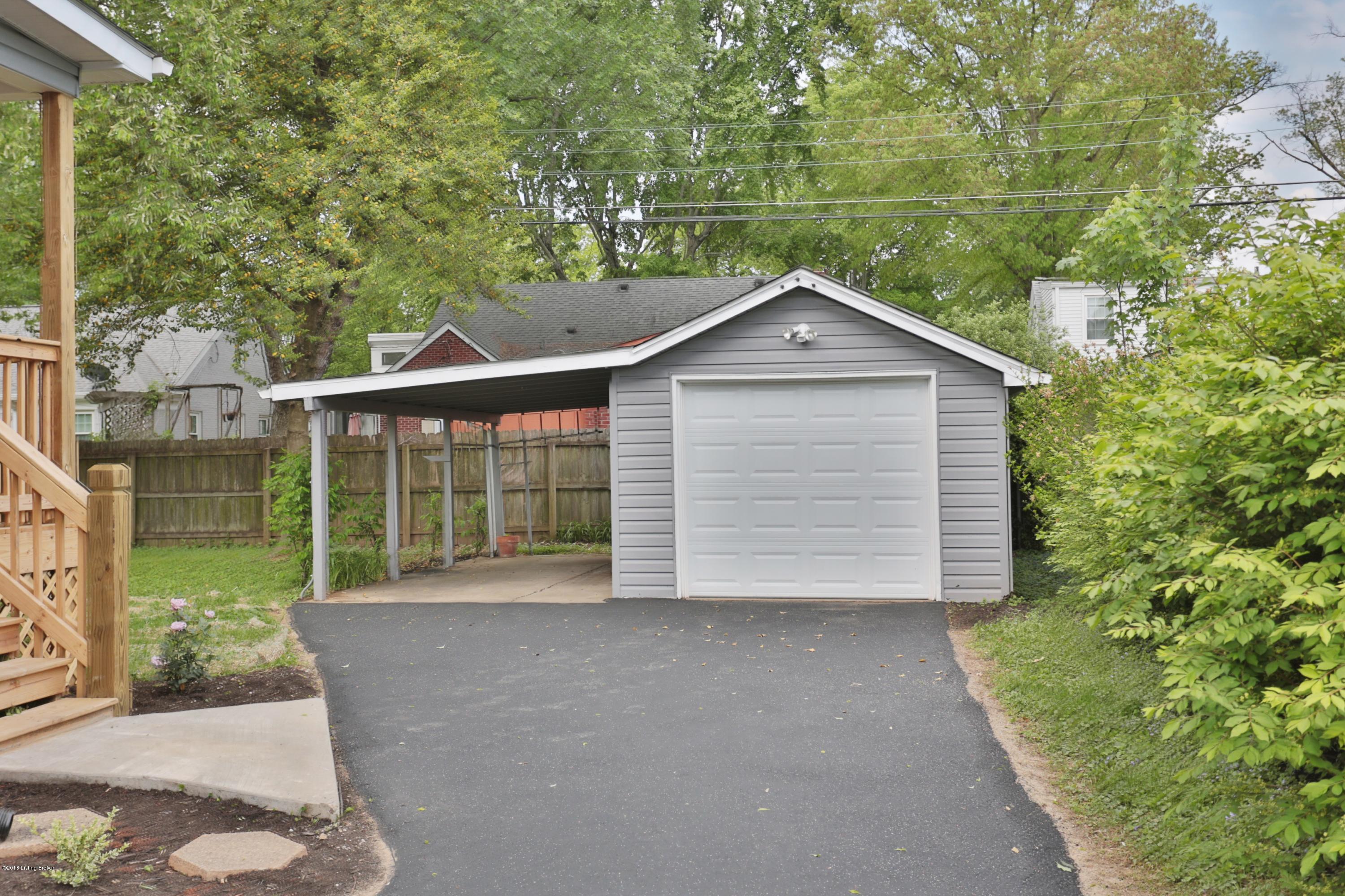 218 Hemingway Road Louisville, KY 40207 - Photo 7 of 52 7