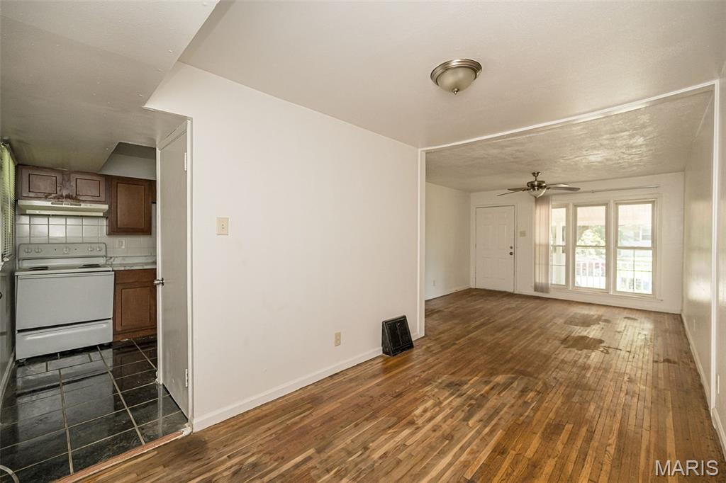207 Midlothian Road St. Louis, MO 63137 - Photo 10 of 32