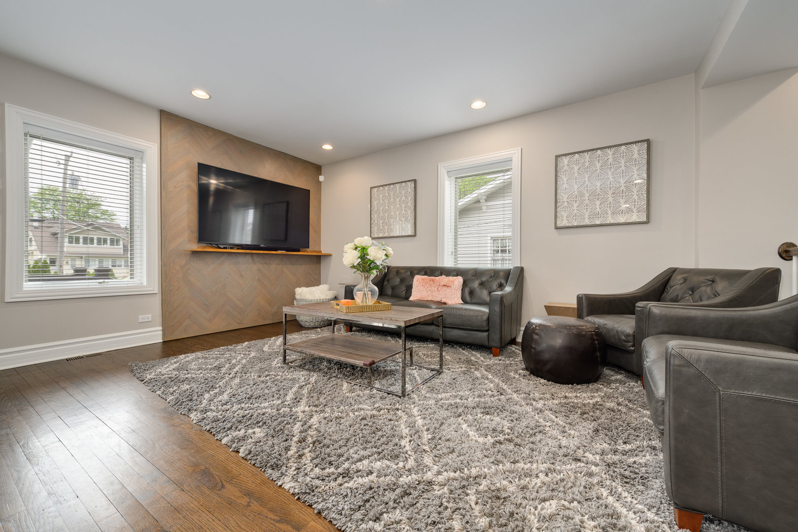 620 South Prospect Avenue Park Ridge, IL 60068 - Photo 17 of 39 a living room with furniture and a flat screen tv