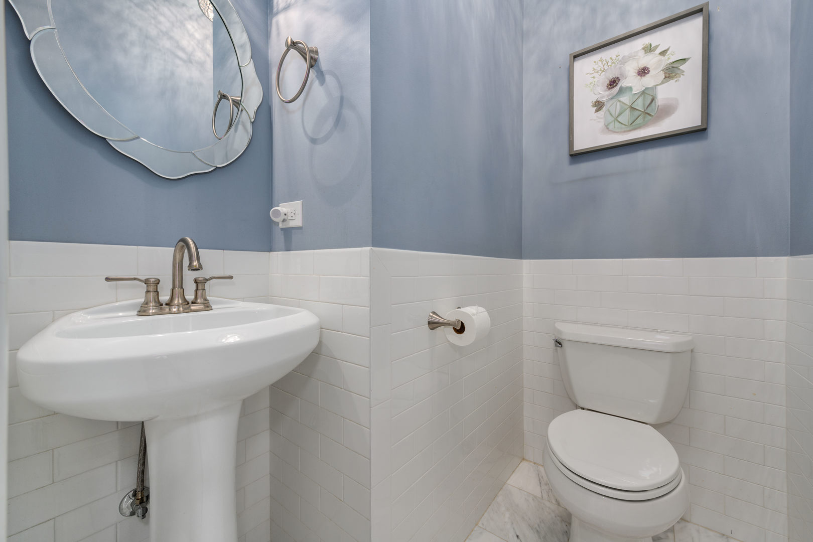 620 South Prospect Avenue Park Ridge, IL 60068 - Photo 19 of 39 a bathroom with a toilet sink and mirror