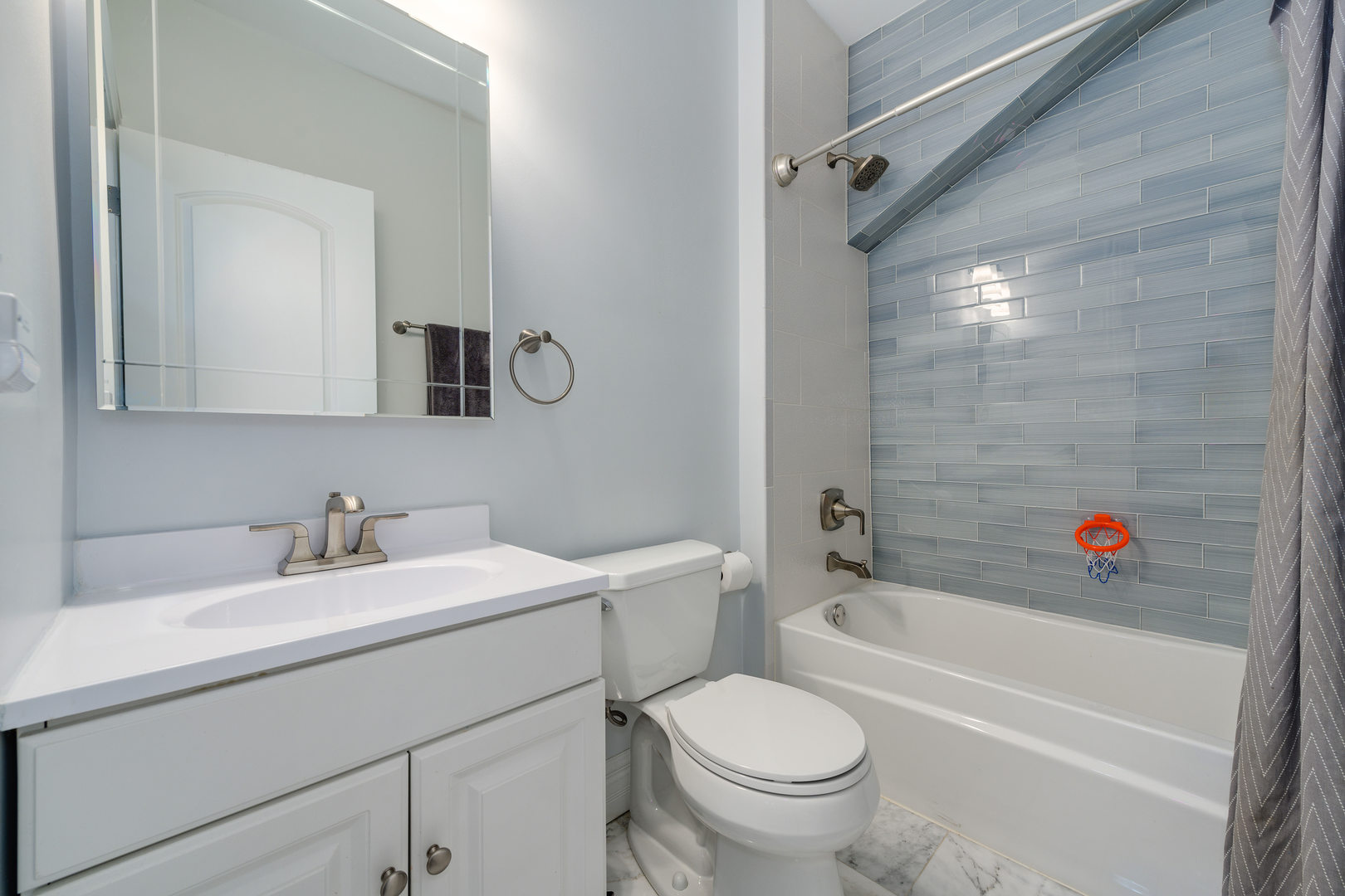 620 South Prospect Avenue Park Ridge, IL 60068 - Photo 25 of 39 a bathroom with a sink toilet and shower