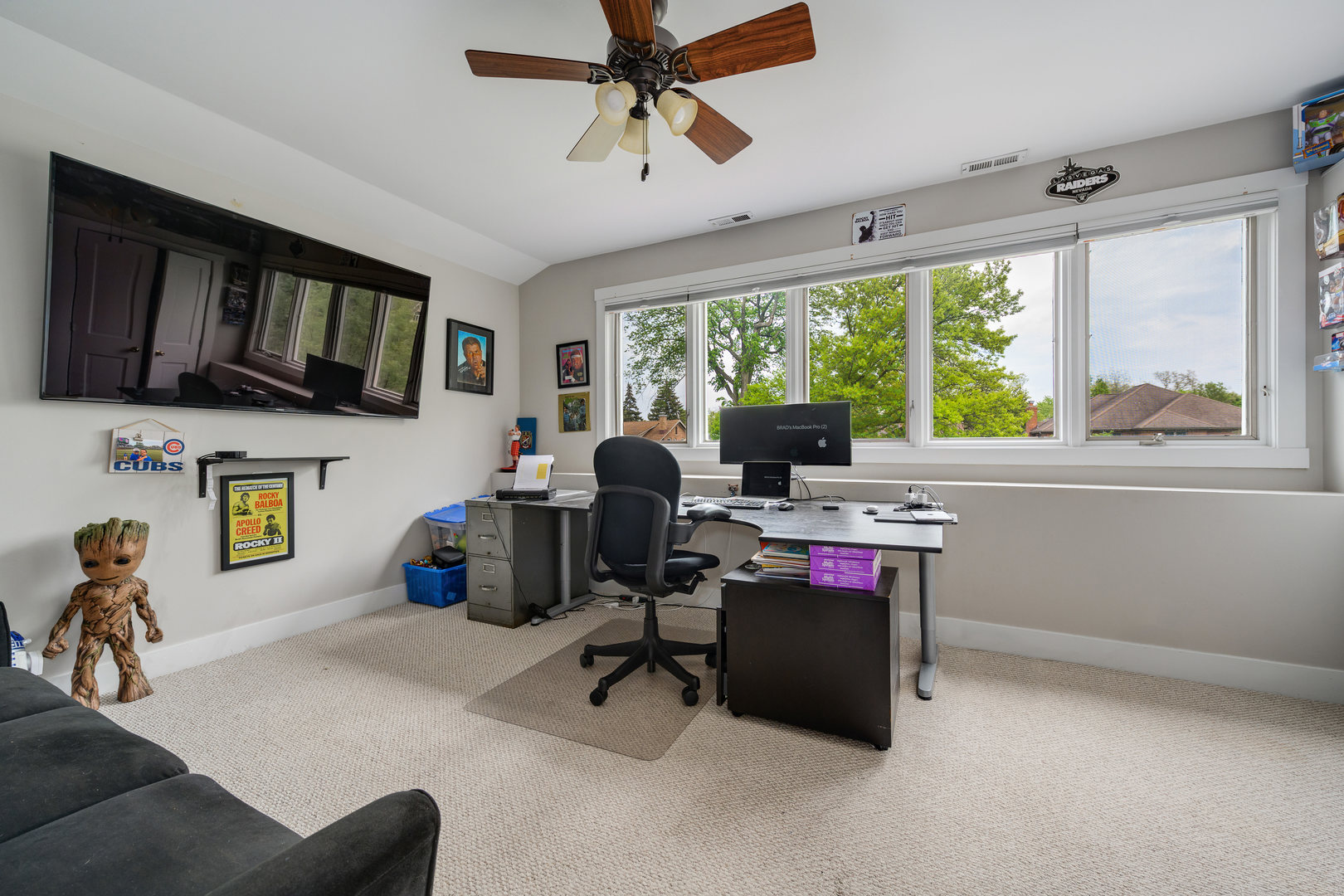 620 South Prospect Avenue Park Ridge, IL 60068 - Photo 27 of 39 a view of a livingroom with workspace and a window