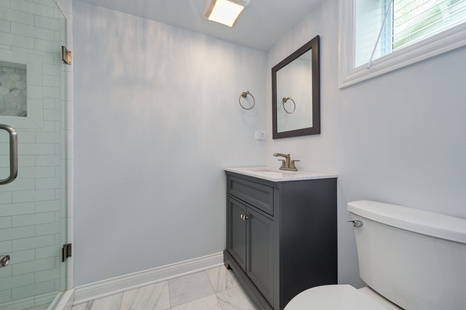 620 South Prospect Avenue Park Ridge, IL 60068 - Photo 28 of 39 a bathroom with a toilet sink and mirror