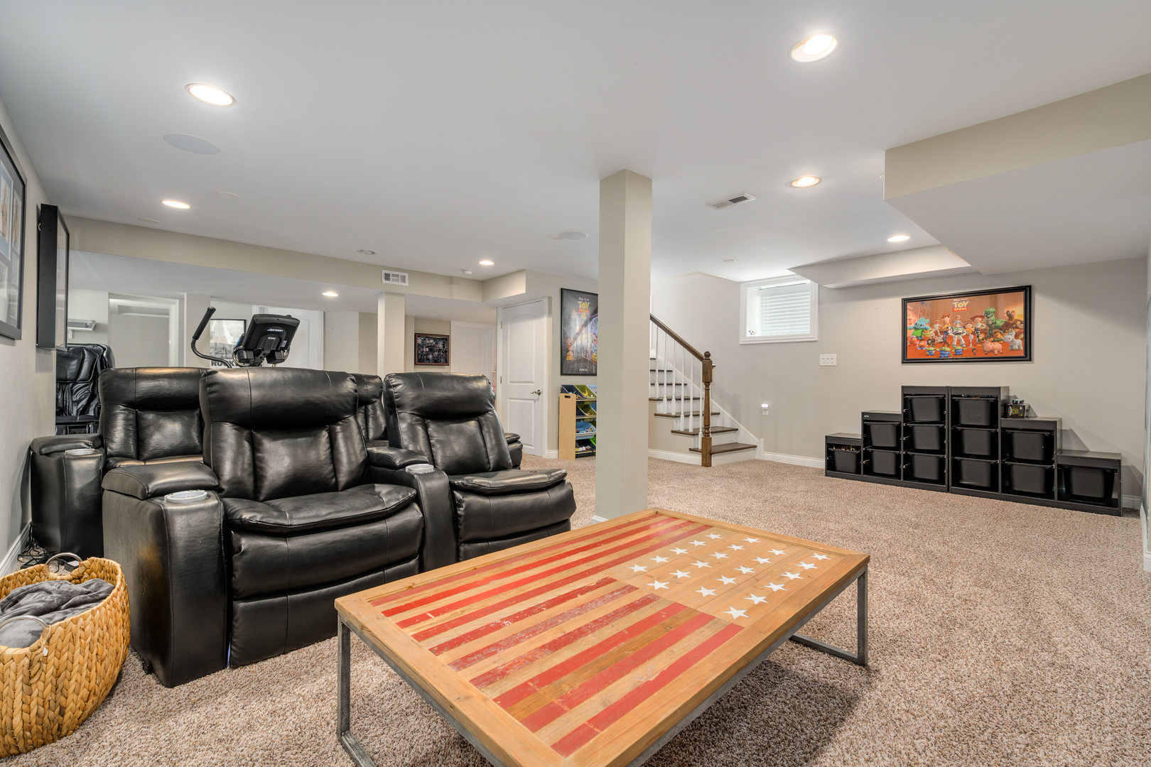 620 South Prospect Avenue Park Ridge, IL 60068 - Photo 30 of 39 a room with furniture pool and a table