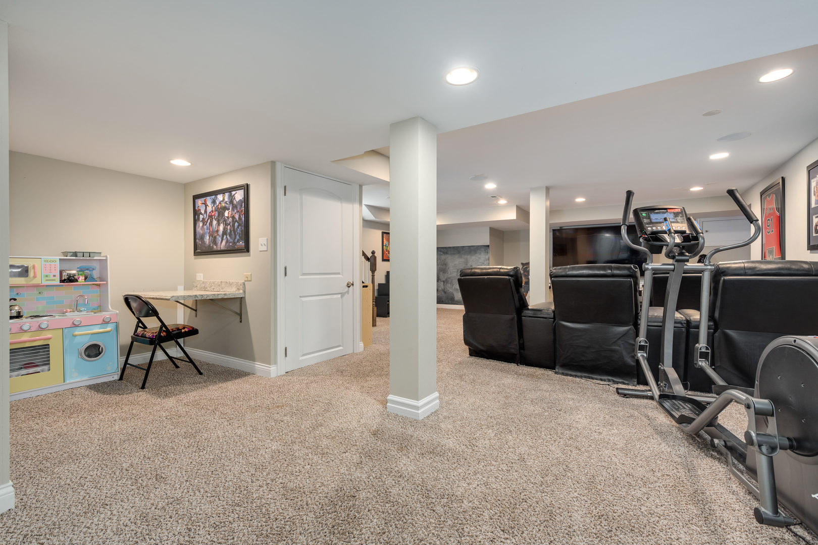 620 South Prospect Avenue Park Ridge, IL 60068 - Photo 32 of 39 a view of a workspace with furniture
