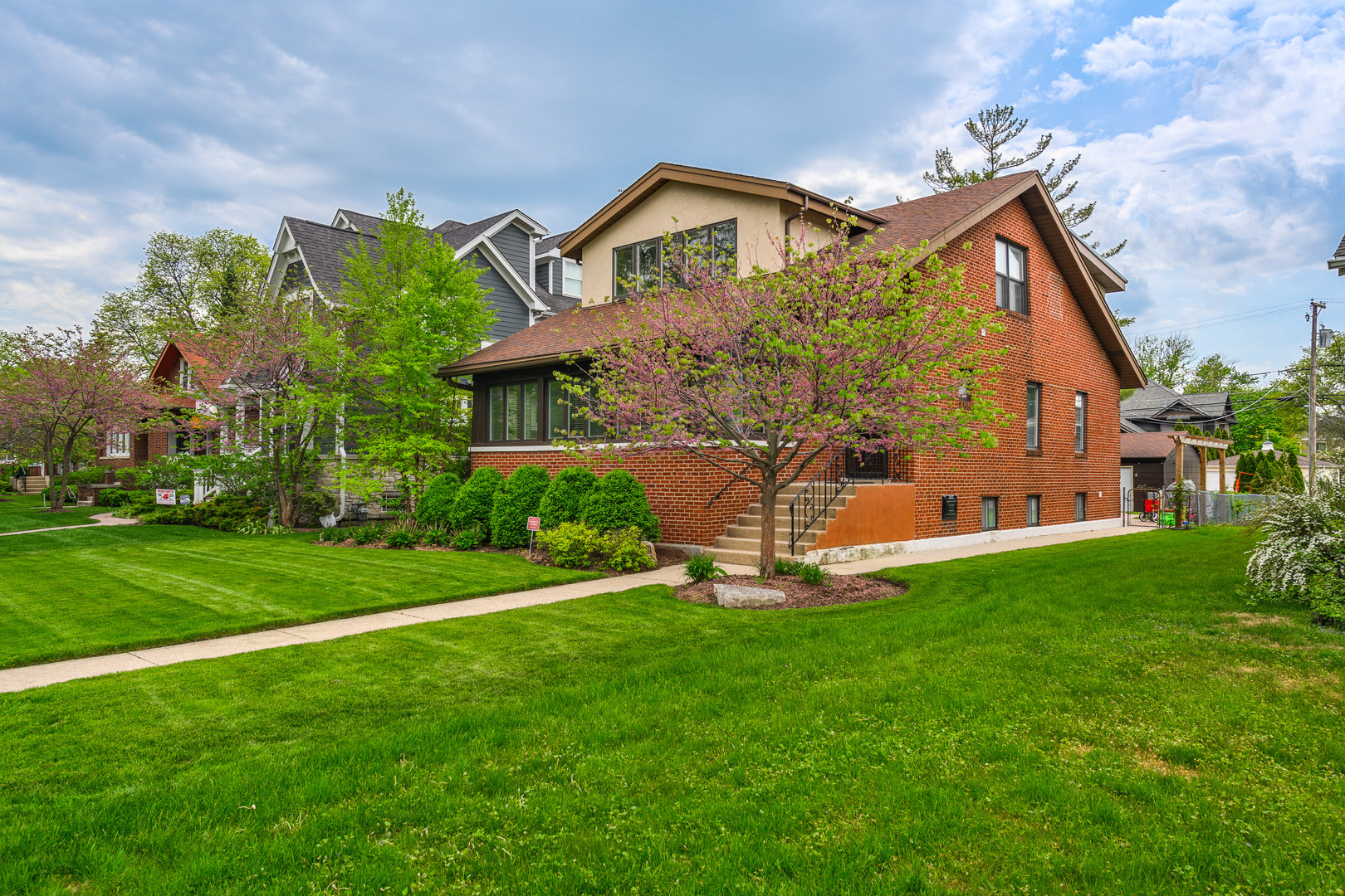 620 South Prospect Avenue Park Ridge, IL 60068 - Photo 39 of 39 a front view of a house with a yard and trees