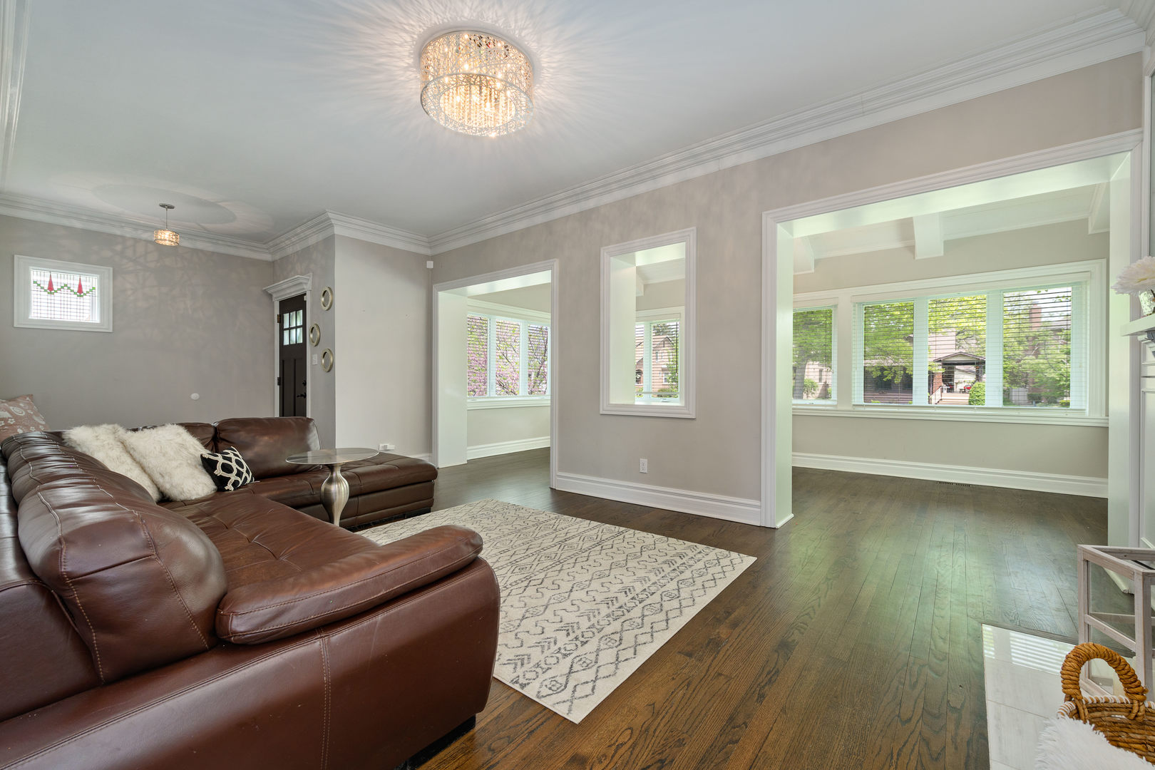 620 South Prospect Avenue Park Ridge, IL 60068 - Photo 7 of 39 a living room with furniture and a window