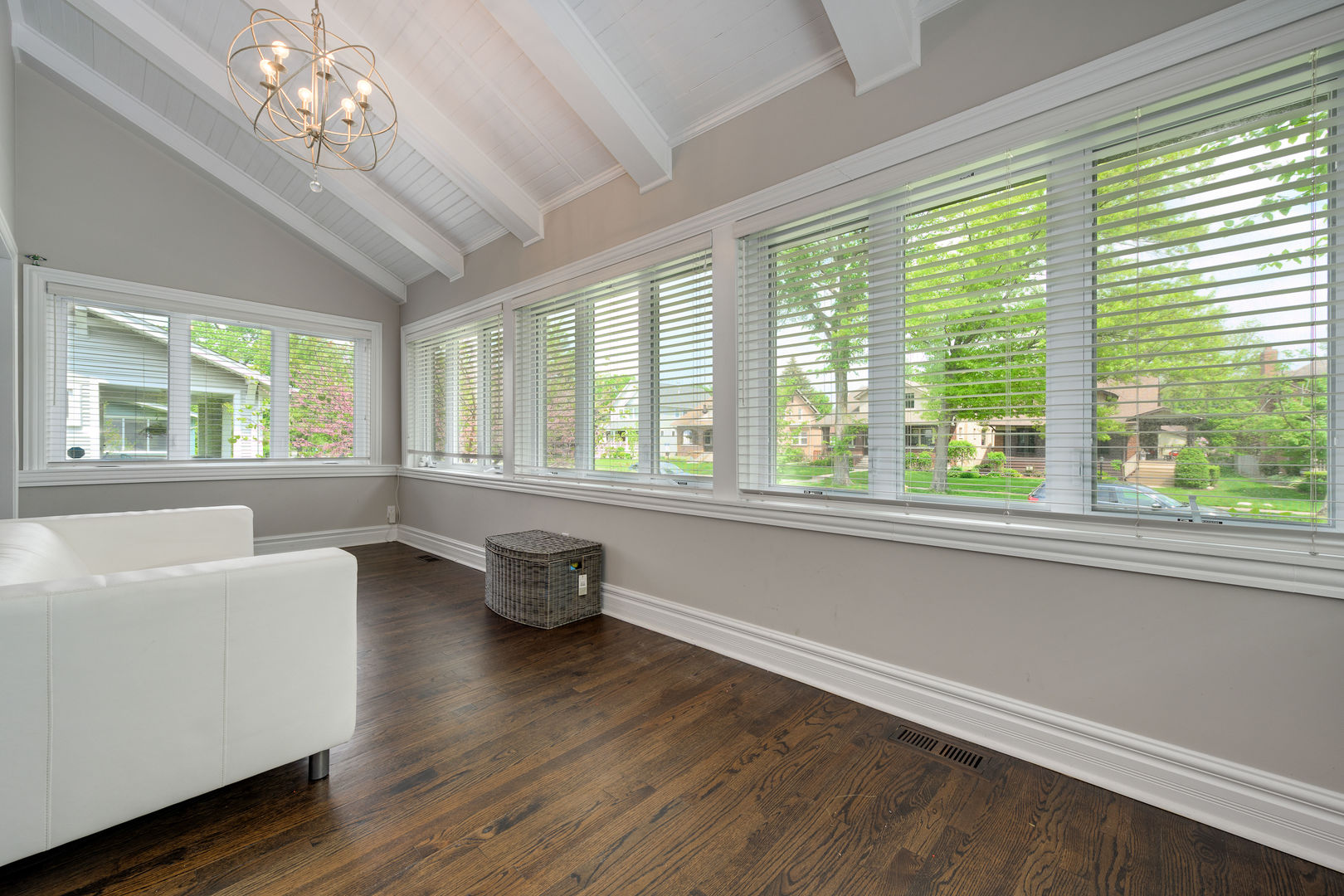 620 South Prospect Avenue Park Ridge, IL 60068 - Photo 9 of 39 a living room with furniture and a chandelier