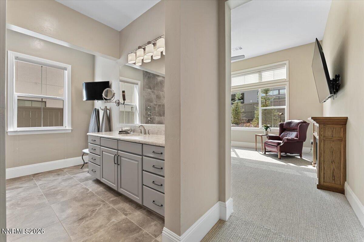 722 West Pleasant Oak Trail Reno, NV 89511 - Photo 19 of 98 a room with mirror and furniture