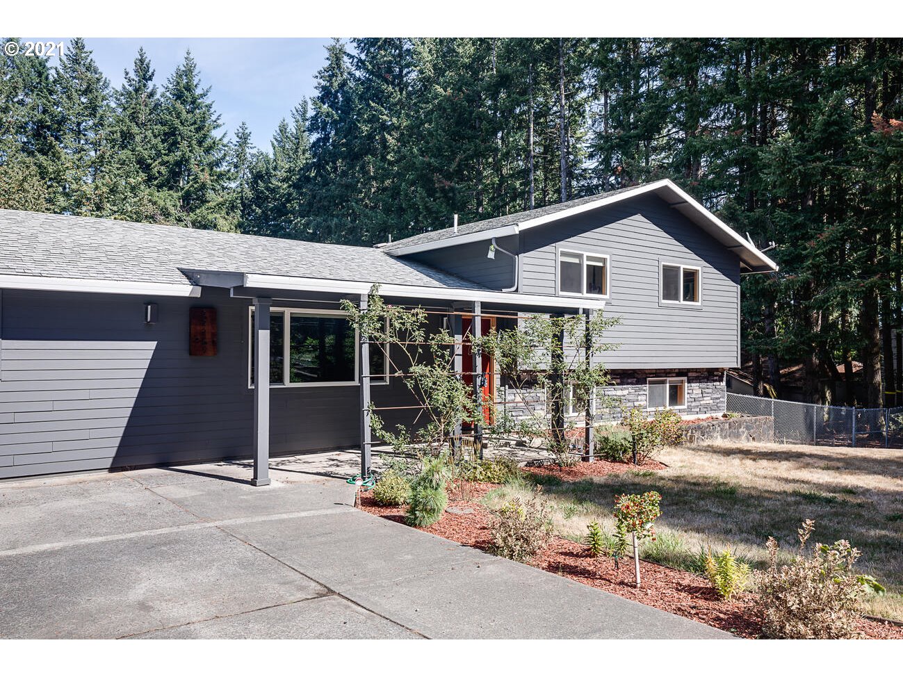 22255 Southeast Ridgeview Drive Damascus, OR 97089 - Photo 2 of 32 a front view of a house with garden