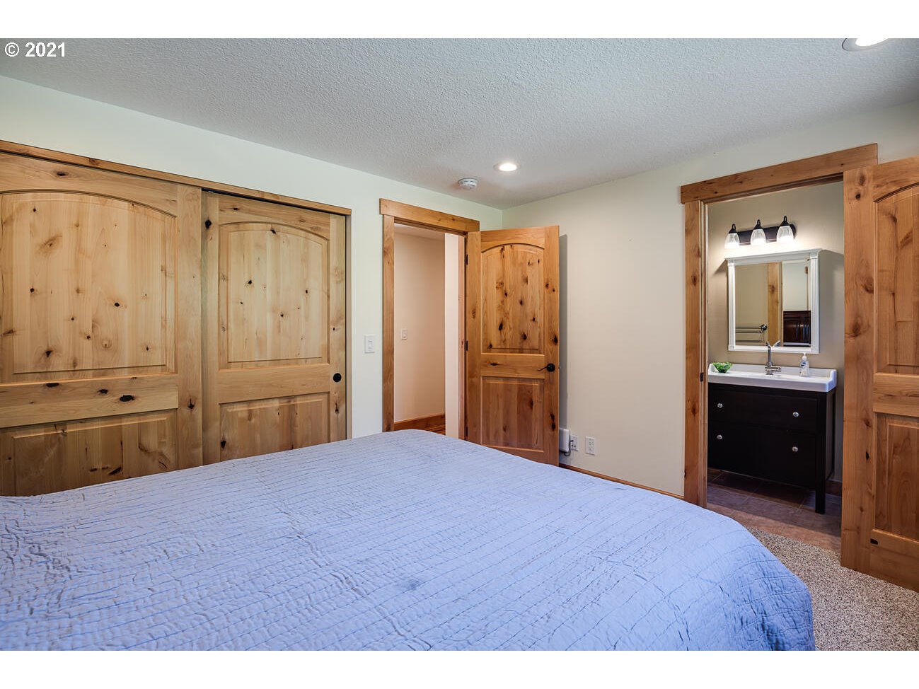 22255 Southeast Ridgeview Drive Damascus, OR 97089 - Photo 18 of 32 a bedroom with a bed and a dresser