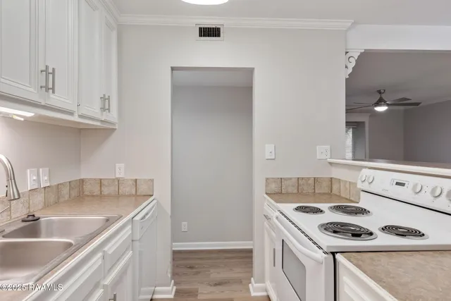 $120,000 | 220 Doucet Road, Unit 230D, Lafayette, LA 70503