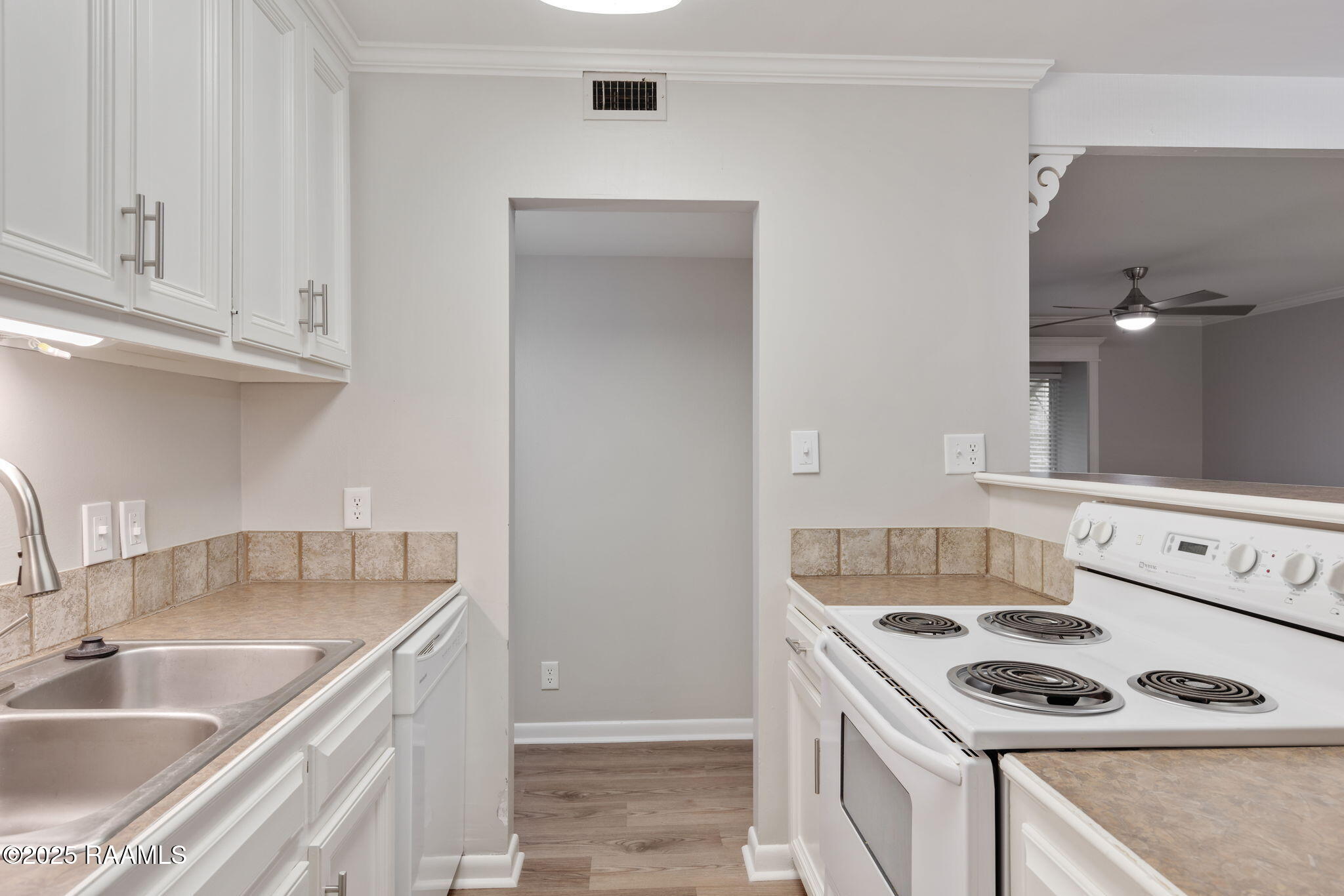 220 Doucet Road, Unit 230D Lafayette, LA 70503 - Photo 13 of 21 12-web-or-mls-220 Doucet Rd 230D-12
