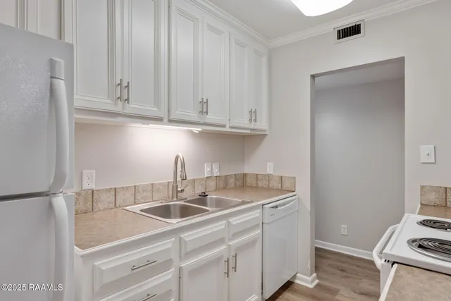 $120,000 | 220 Doucet Road, Unit 230D, Lafayette, LA 70503