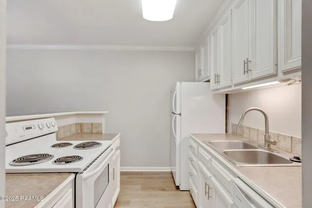 $120,000 | 220 Doucet Road, Unit 230D, Lafayette, LA 70503