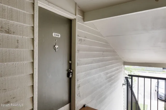 $120,000 | 220 Doucet Road, Unit 230D, Lafayette, LA 70503