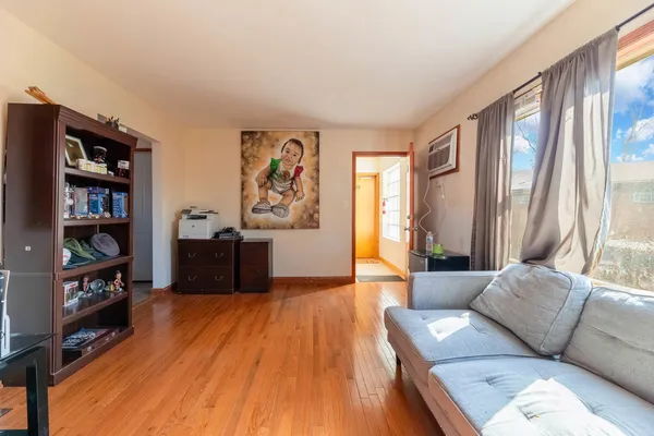 $780,000 | 4423 Eberly Avenue, Brookfield, IL 60513