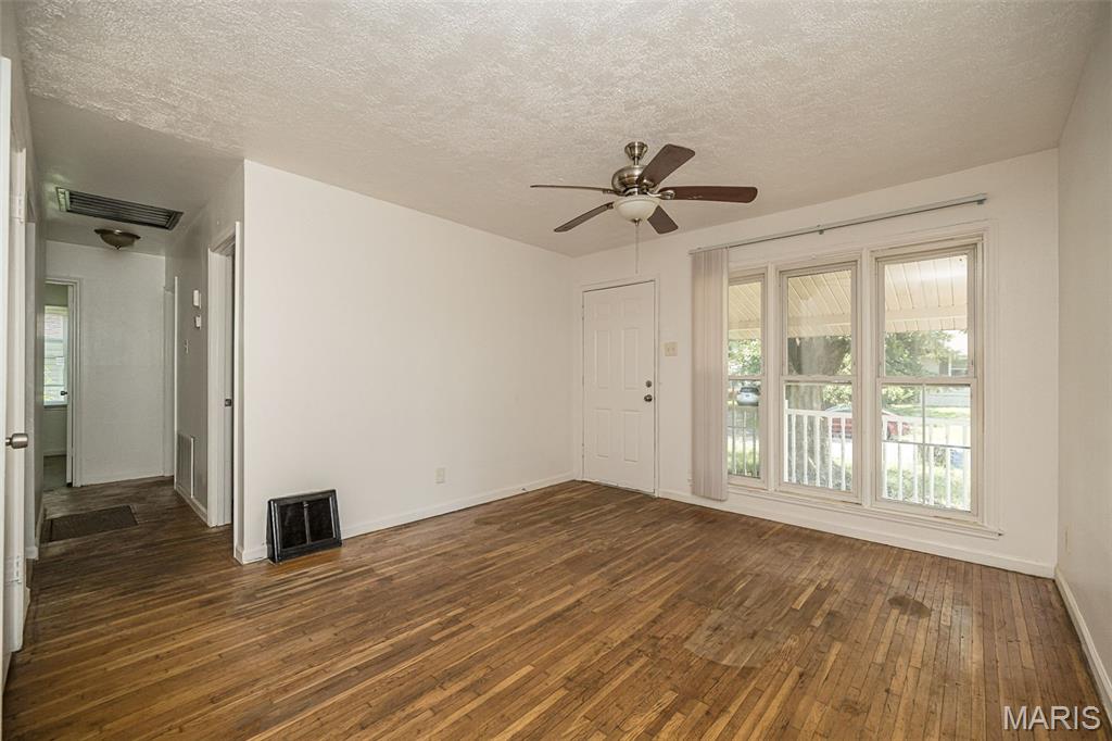 207 Midlothian Road St. Louis, MO 63137 - Photo 7 of 32