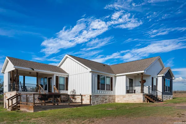 $2,450,000 | 208 Well Pad Road, George West, TX 78022