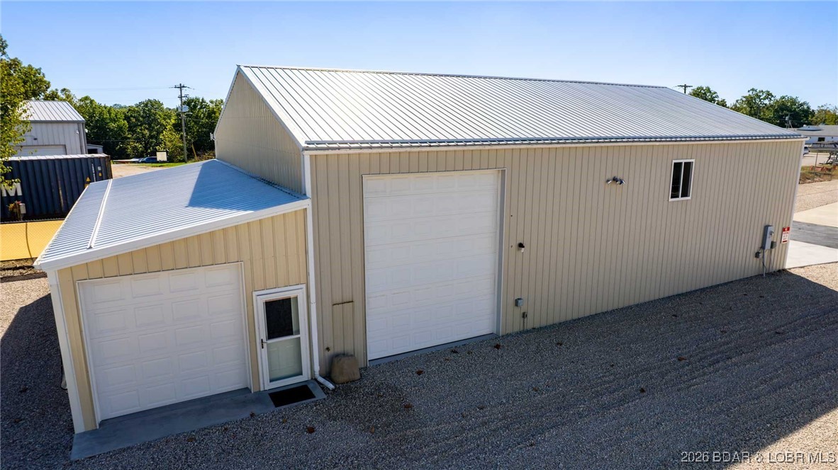 202 Hemi Lane Laurie, MO 65037 - Photo 3 of 32