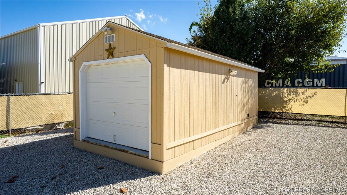 202 Hemi Lane Laurie, MO 65037 - Photo 4 of 32