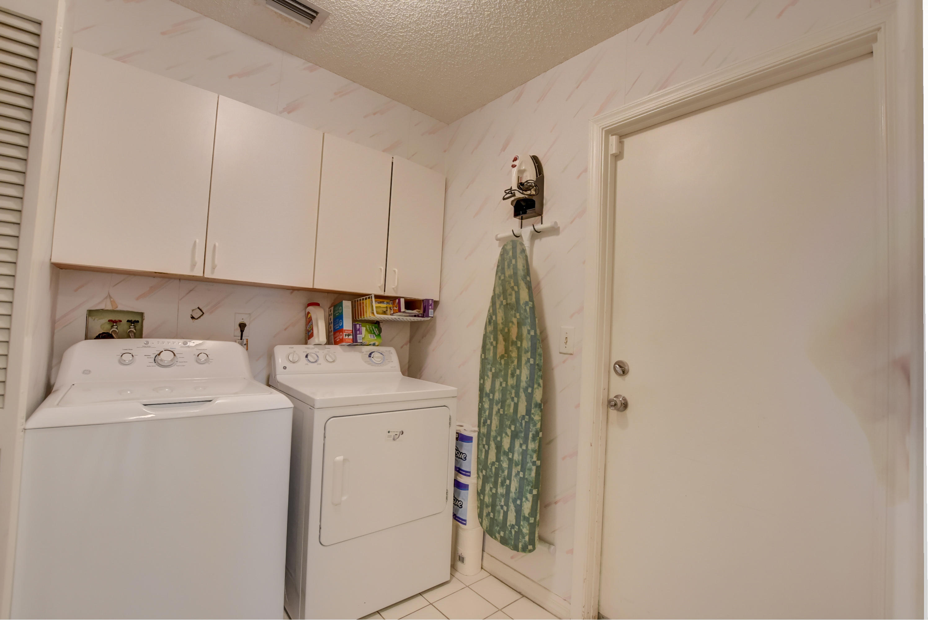 22559 Grouper Court Boca Raton, FL 33428 - Photo 24 of 27 Laundry Room