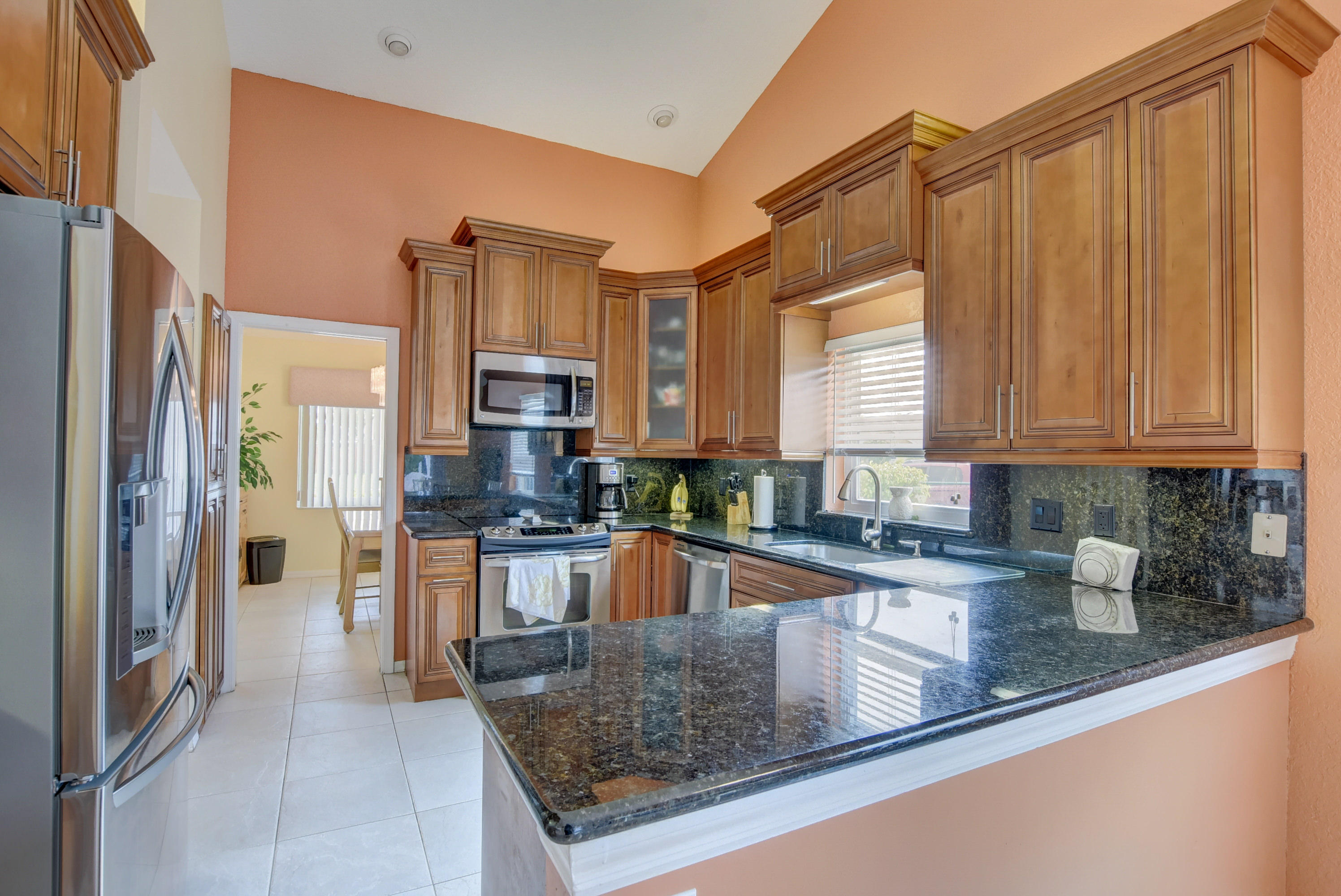 22559 Grouper Court Boca Raton, FL 33428 - Photo 9 of 27 Kitchen snack bar
