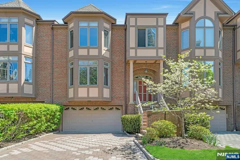 $1,499,000 | 25 Victoria Place West, Fort Lee, NJ 07024