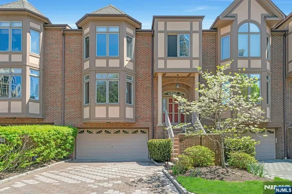 $1,499,000 | 25 Victoria Place West, Fort Lee, NJ 07024