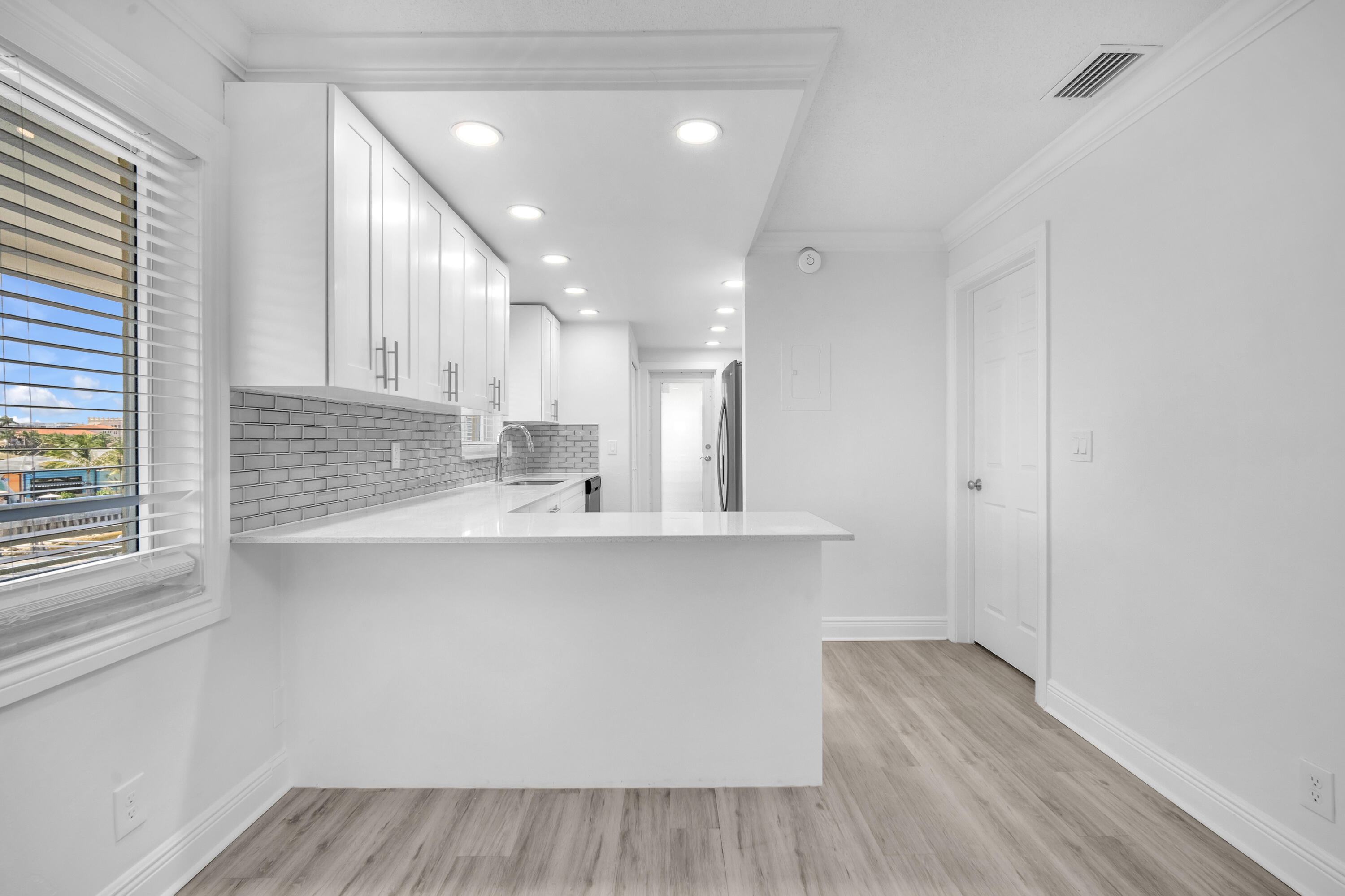 1015 Spanish River Road Boca Raton, FL 33432 - Photo 6 of 28