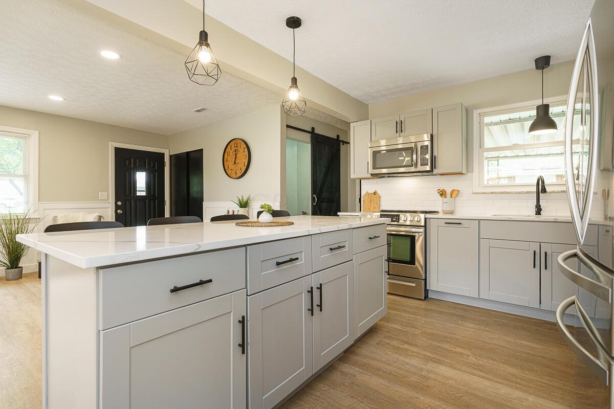 483 Ross Road Columbus, OH 43213 - Photo 11 of 31 Kitchen
