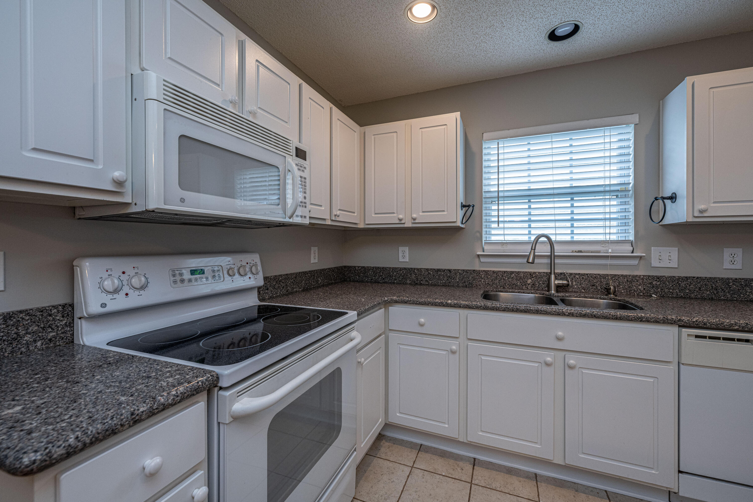 500 Yellow Hawthorn Circle Summerville, SC 29483 - Photo 13 of 33 500YellowHawthornCir13