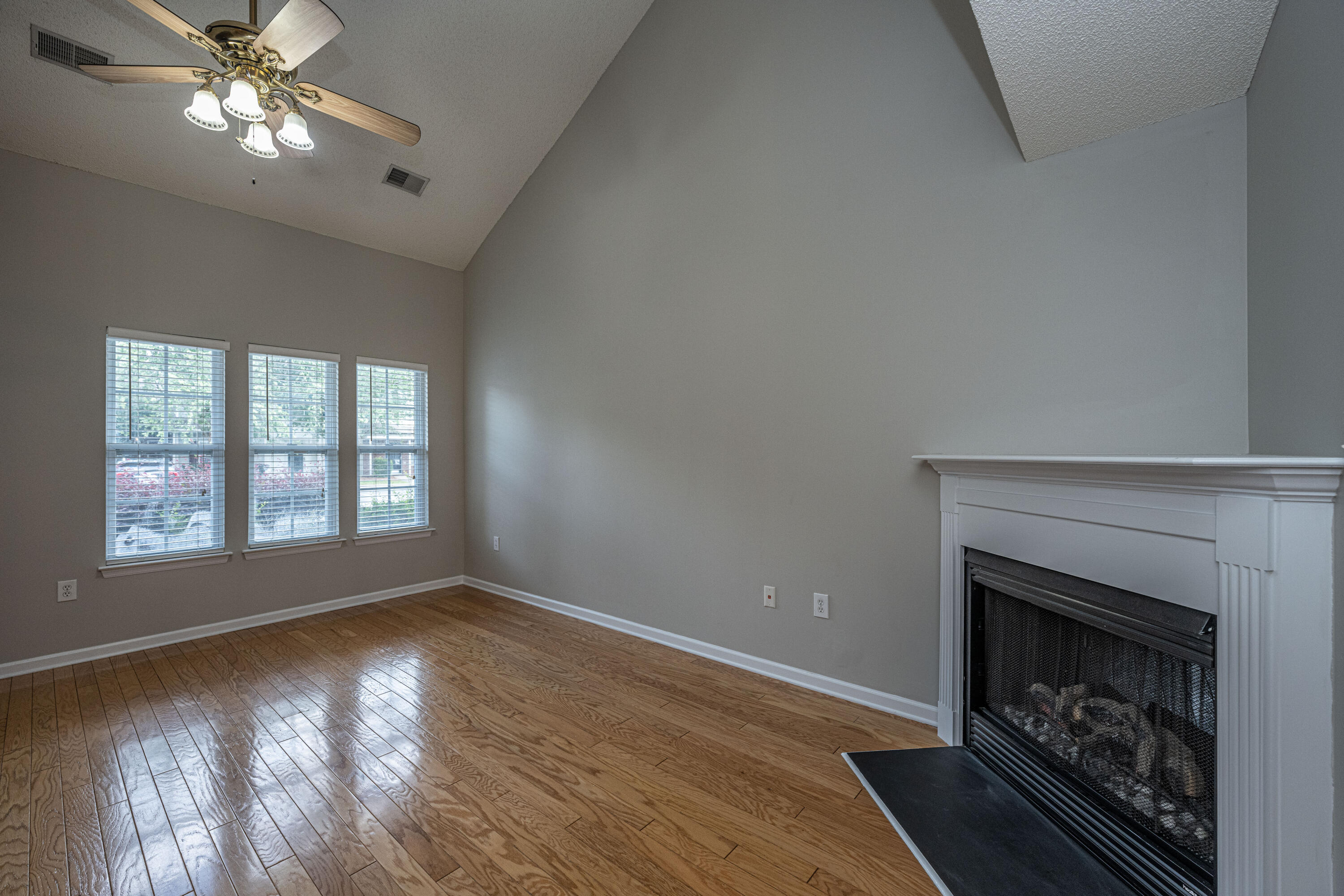 500 Yellow Hawthorn Circle Summerville, SC 29483 - Photo 9 of 33 500YellowHawthornCir09