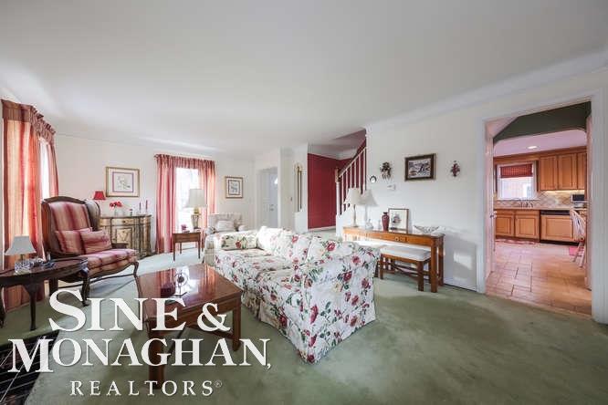 1660 Fairholme Road Grosse Pointe Woods, MI 48236 - Photo 5 of 32