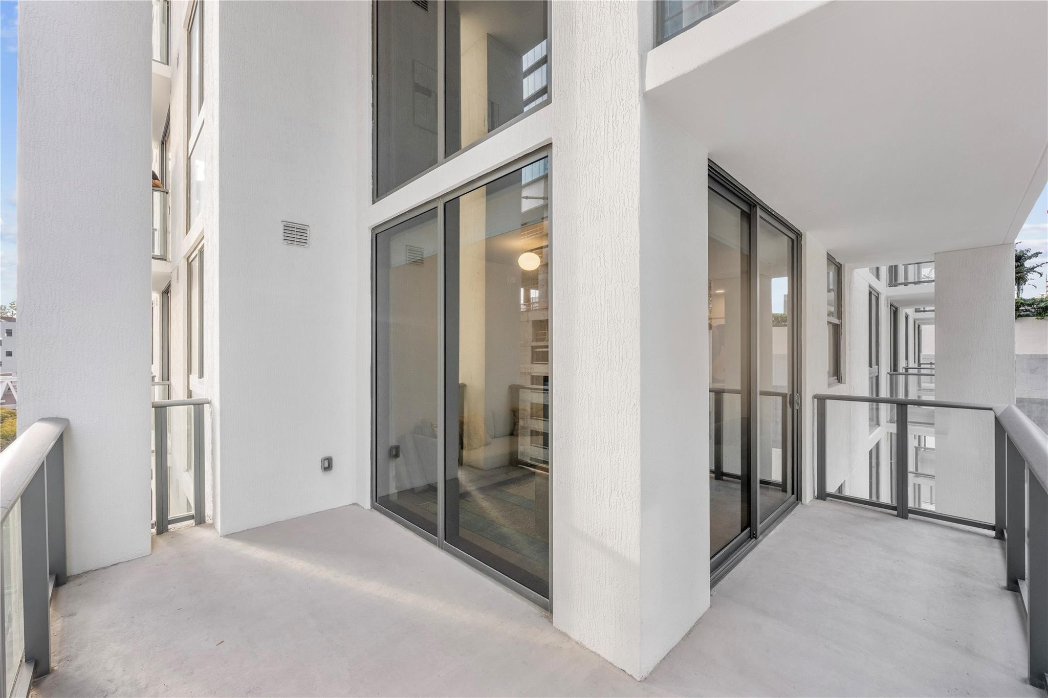 11 Northeast 6th Street, Unit 907 Miami, FL 33132 - Photo 15 of 44 Photo 18