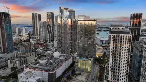 $840,000 | 11 Northeast 6th Street, Unit 907, Miami, FL 33132