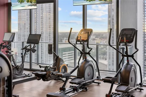 $840,000 | 11 Northeast 6th Street, Unit 907, Miami, FL 33132